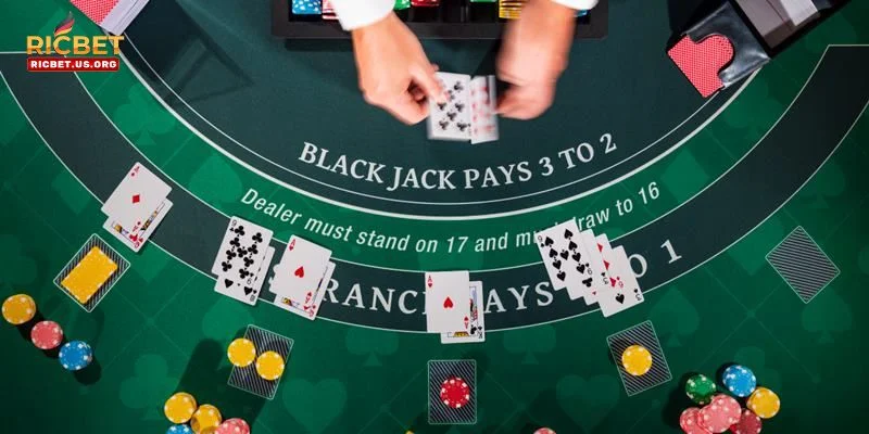 Luật cược bài xì dách đơn giản và dễ hiểu tại RICBET.